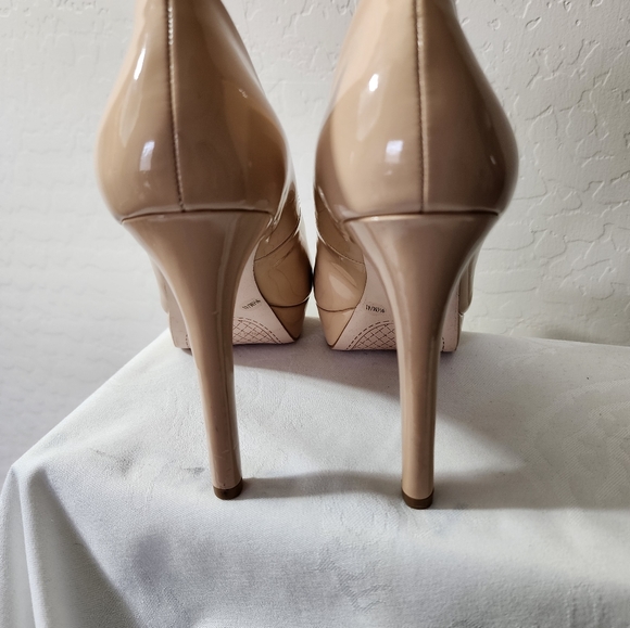 JESSICA SIMPSON Patent Leather Platforms - Picture 3 of 5